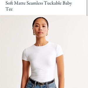 Seamless Tuckable Tee